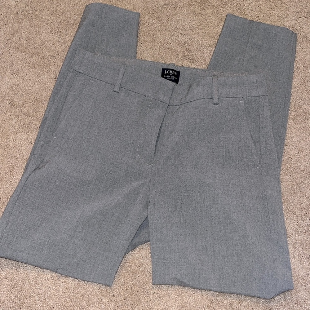 J.Crew, Ruby crop pant. Gray, size 4. 65% polyester, 32% viscose 3% elastin.